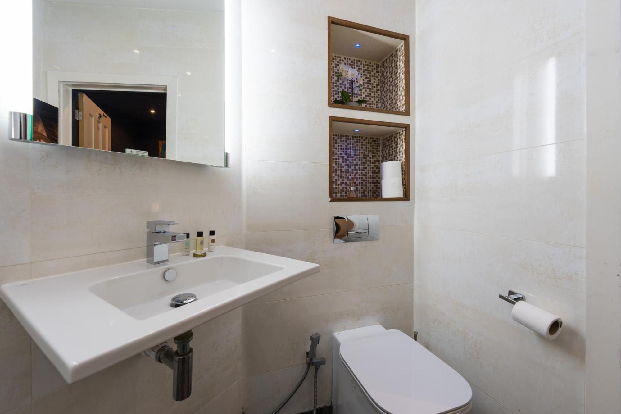 City Retreat, Spacious 4 Bed House, Games Room, Parking, Hot Tub & Bbq 카디프 외부 사진