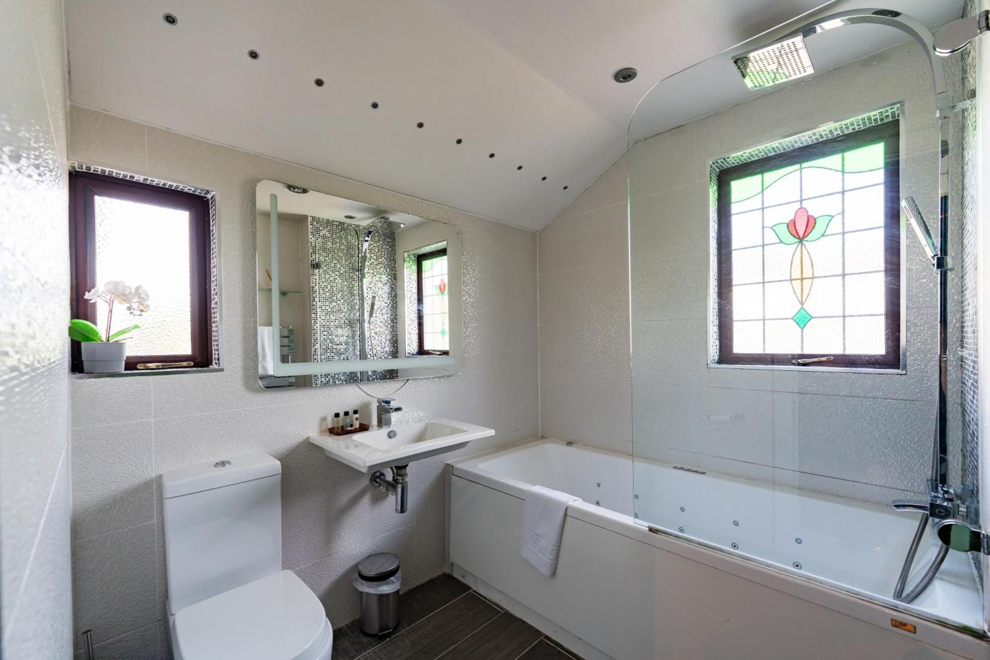 City Retreat, Spacious 4 Bed House, Games Room, Parking, Hot Tub & Bbq 카디프 외부 사진