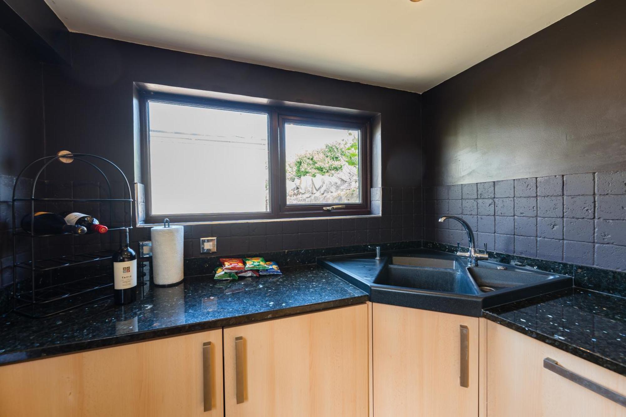 City Retreat, Spacious 4 Bed House, Games Room, Parking, Hot Tub & Bbq 카디프 외부 사진