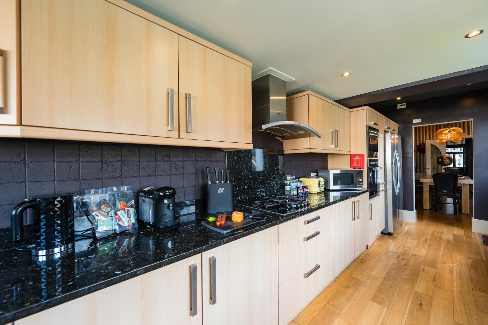 City Retreat, Spacious 4 Bed House, Games Room, Parking, Hot Tub & Bbq 카디프 외부 사진