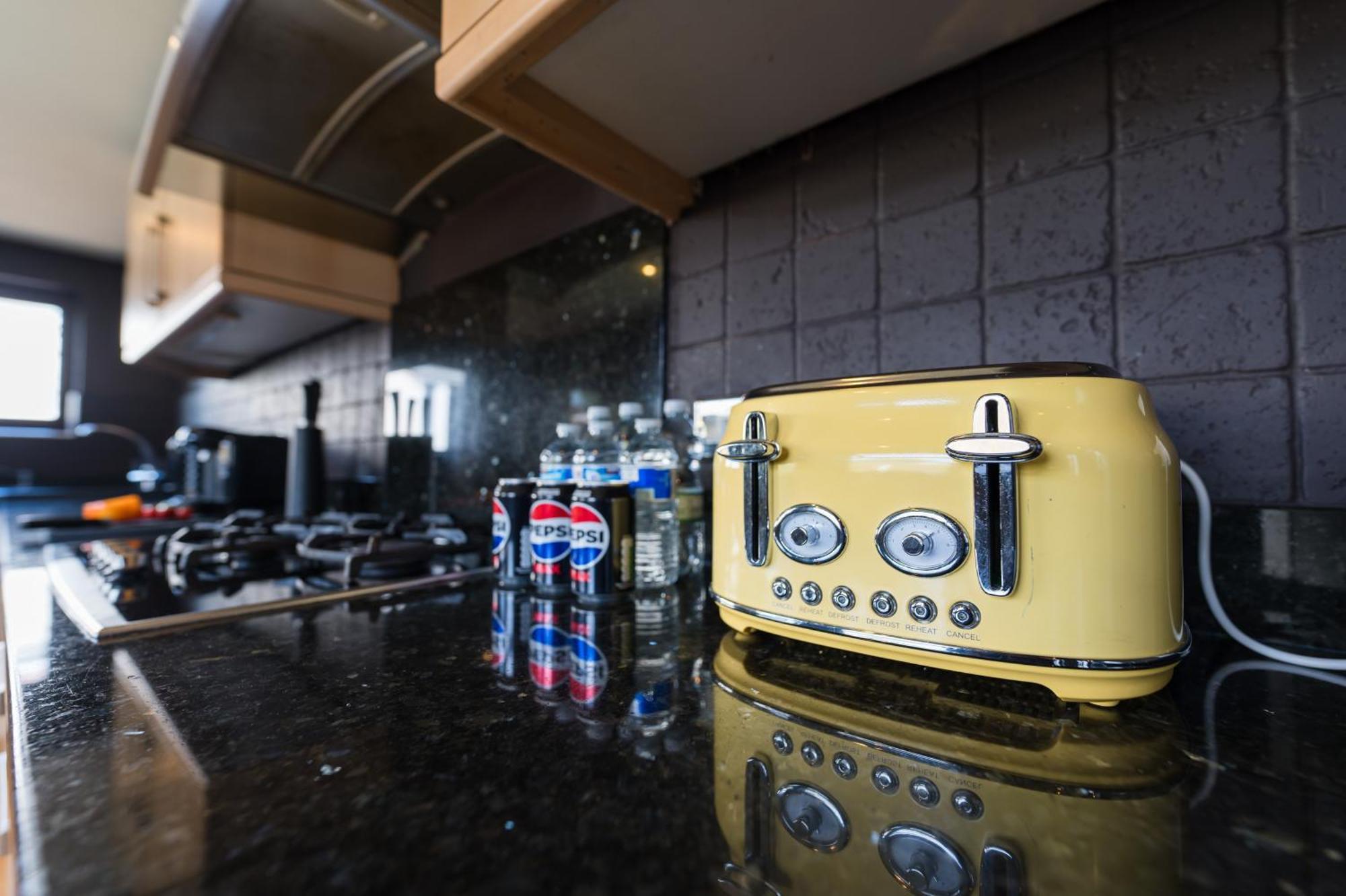 City Retreat, Spacious 4 Bed House, Games Room, Parking, Hot Tub & Bbq 카디프 외부 사진
