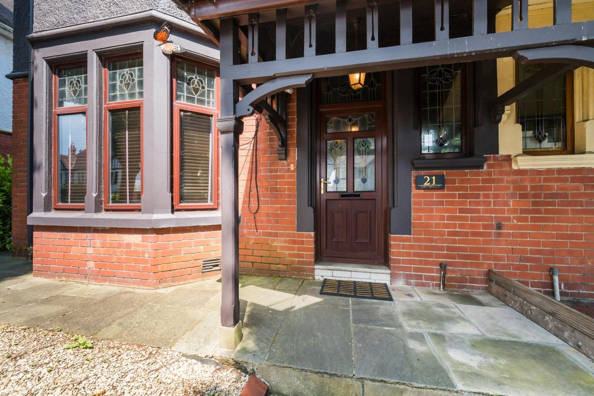City Retreat, Spacious 4 Bed House, Games Room, Parking, Hot Tub & Bbq 카디프 외부 사진
