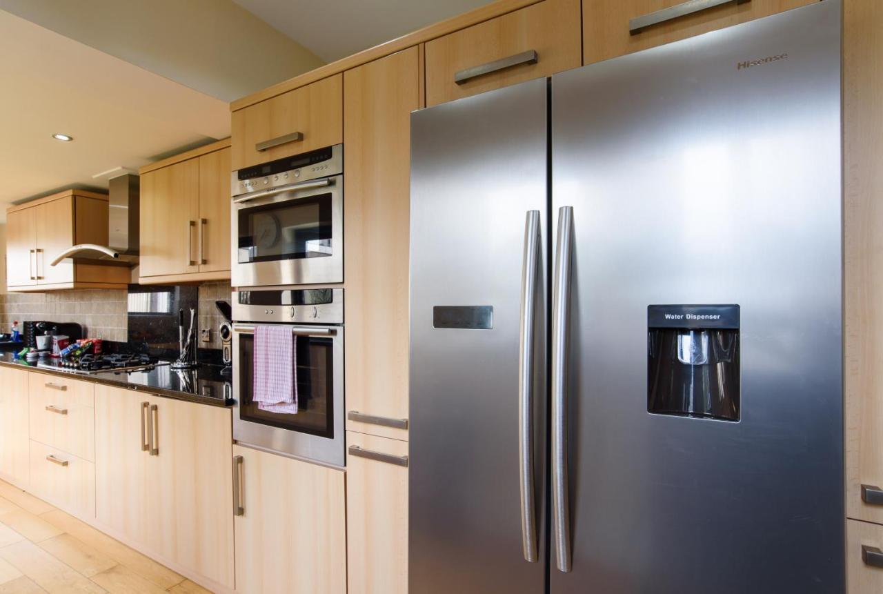 City Retreat, Spacious 4 Bed House, Games Room, Parking, Hot Tub & Bbq 카디프 외부 사진